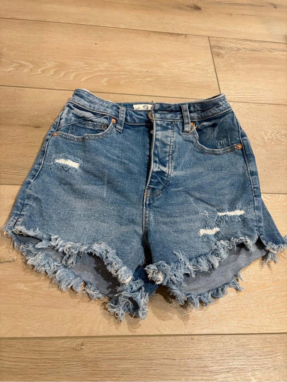 We The Free Light Blue Distressed Denim Shorts high rise 4” short size 25